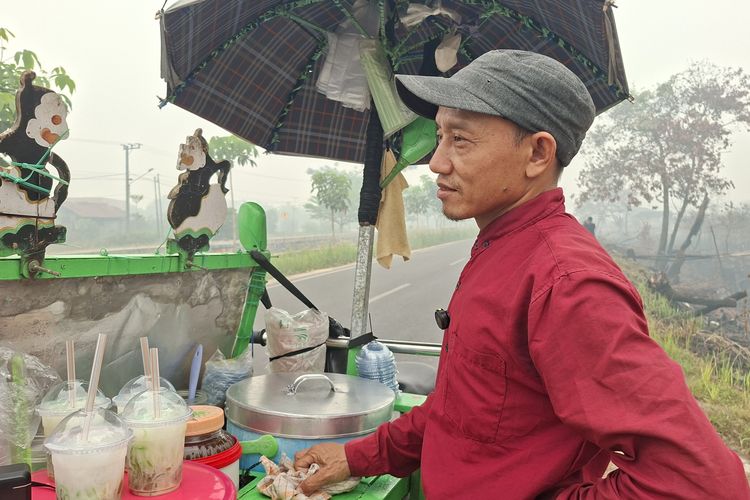 Cerita Pedagang Es Dawet di Palangka Raya Terdampak Kabut Asap, Dagangan Sepi Pembeli dan Sering Sakit Mata
