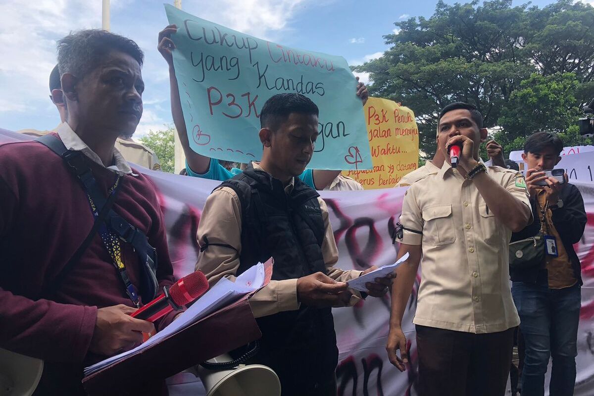 Tenaga Kontrak Demo Kantor DPR Aceh, Tuntut Jadi P3K Penuh Waktu