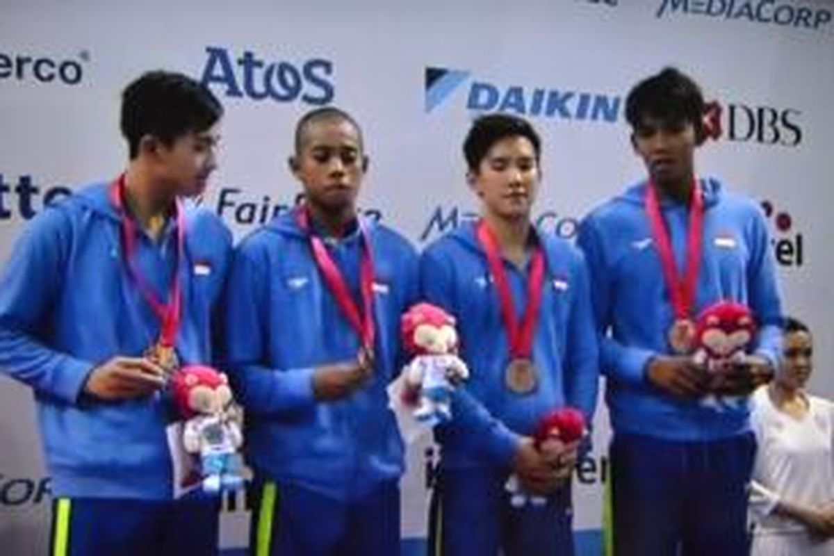 Tim estafet 4x200 meter gaya bebas Indonesia yang merebut medali perunggu SEA Games XXVIII/2015