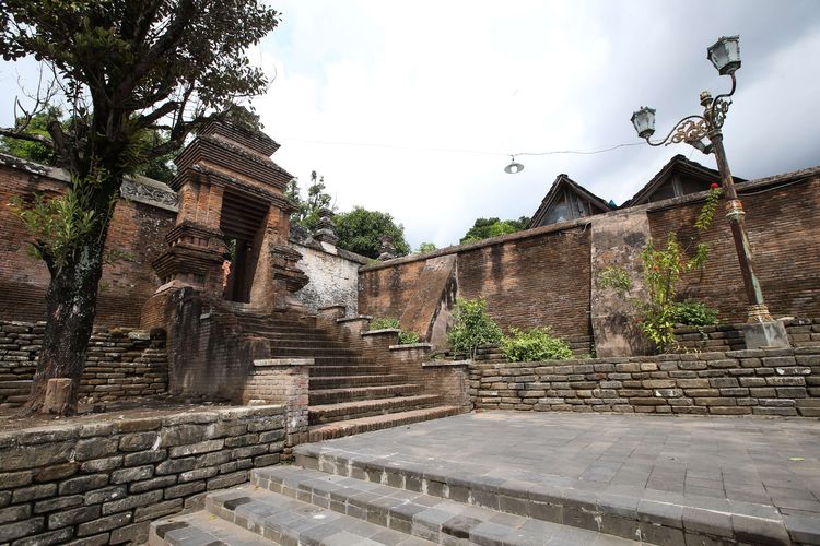 Kompleks Makam Raja-raja Mataram, Kotagede, Yogyakarta, Rabu (21/10/2020). Di sini terdapat makam Raja Pajang, Sultan Hadiwijaya, Ki Ageng Pemanahan, Raja Mataram Islam pertama, Panembahan Senopati, dan makam Sultan Hamengku Buwono II.