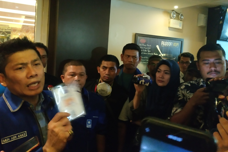 Koordinator Tim Pemenangan Mulfachri Harahap, Asri Anas di Hotel Claro, Kendari, Sulawesi Tenggara, Selasa (11/2/2020).