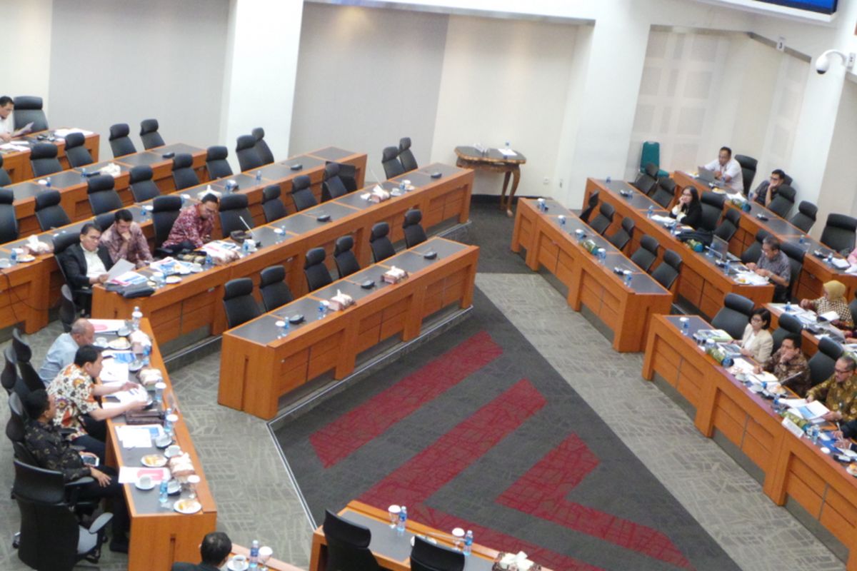 Suasana rapat badan anggaran DPR membahas asumsi ekonomi makro pada RAPBN 2018