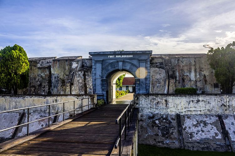 Pintu masuk Benteng Marlborough di Bengkulu.