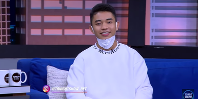 YouTuber Fiki Naki saat menjadi bintang tamu acara Tonight Show, Net TV