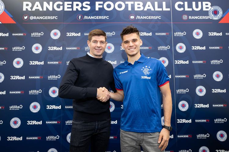 Ianis Hagi bersama pelatih Glasgow Rangers, Steven Gerrard.