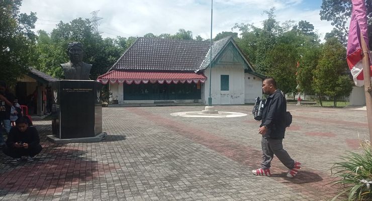 Mengenal Rumah Rajiman yang Dikunjungi Ganjar Pranowo Saat Kampanye di Ngawi