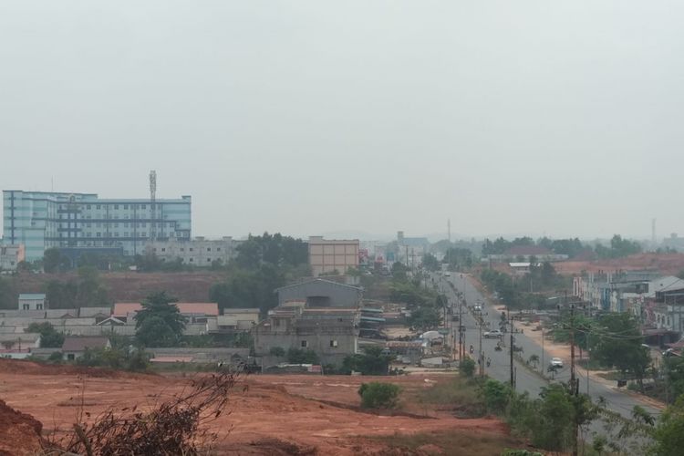 Ibu kota Provinsi Kepulauan Riau (Kepri) mulai diselimuti kabut asap. Badan Meteorologi, Klimatologi dan Geofisika (BMKG) Tanjung Pinang mengatakan kabut asap yang ada di langit Tanjung Pinang ini merupakan kabut asap kiriman.