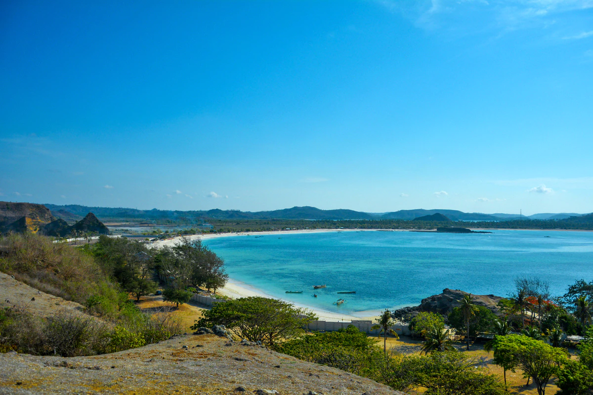 Pantai Tanjung Aan, spot menarik di Mandalika.