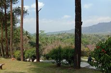 Melihat Panorama Candi Borobudur dan Pegunungan dari Bukit Dagi