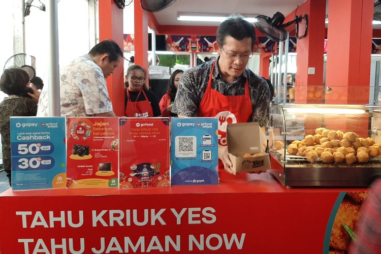 Yesaya Surya Berjualan Tahu Saat Berada di Jakarta Culinary Feastival 2019