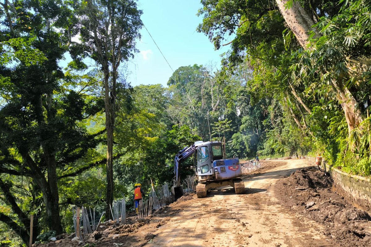 Proses perbaikan Jalur Gumitir Jember masih terus berlangsung, Kamis (21/8/2025).