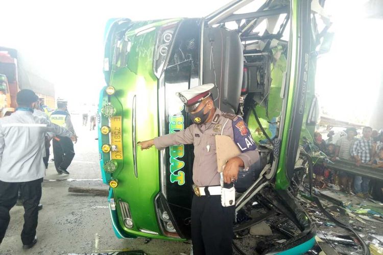 Kecelakaan susulan terjadi di Tol Sibali Kilometer 84 + 800, Subang, pada Jumat (11/9/2020) sekitar pukul 12.35 WIB.