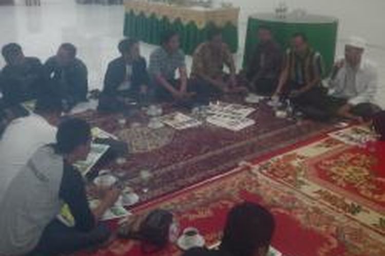 Pimpinan STAIN Pamekasan, saat sosialisasi mundurnya rencana alih status menjadi IAIN Madura, setelah Surya Dharma Ali mundur dari Menag karena tersangkut kasus korupsi.