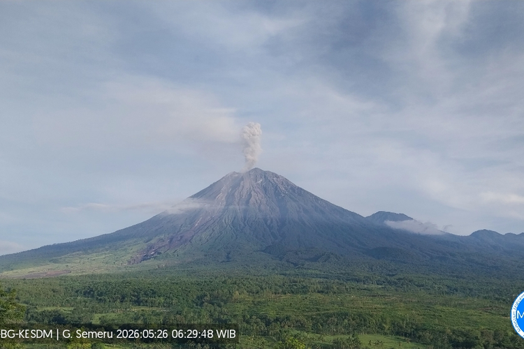 Gunung Semeru Erupsi 5 Kali, Letuskan Asap Tebal Setinggi 1.000 Meter