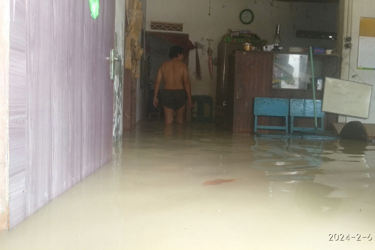 Banjir di wilayah perkotaan Purwodadi, Kabupaten Grobogan, Jawa Tengah, Selasa (6/2/2024) siang.