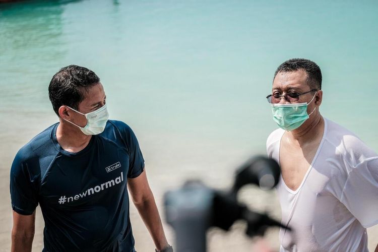 saat Menparekraf Sandiaga Salahuddin Uno bersama Gubernur NTB berenang di Gili Trawangan