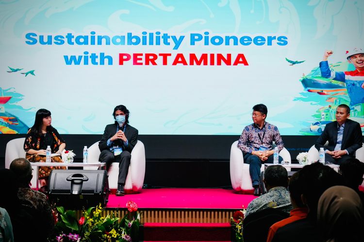 Talkshow berjudul Pertamina Energizing Talks menghadirkan pembicara dari Pertamina, yaitu SVP Business Development Wisnu Medan Santoso dan SVP Human Capital Management Saptiadi Nugroho, serta pembicara internasional lainnya, dalam rangkaian acara Pertamina Goes To Campus (PGTC) yang berlangsing di Singapura, Rabu (16/10/2024).