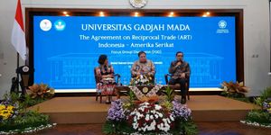 Menko Perekonomian Airlangga Hartarto saat menyampaikan paparan dalam FGD The Agreement on Reciprocal Trade (ART) Indonesia?Amerika Serikat di Balai Senat Universitas Gadjah Mada, Yogyakarta, Rabu (15/4/2026).
