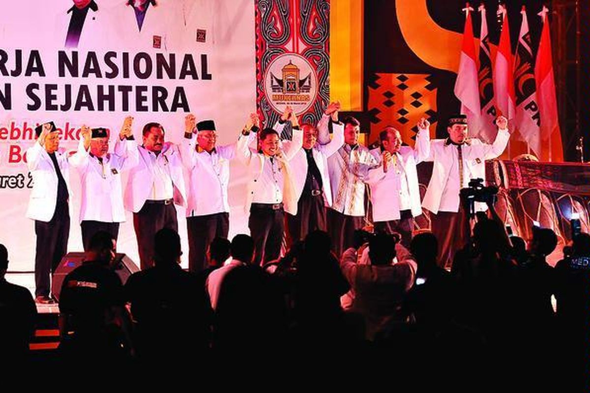 Para petinggi Partai Keadilan Sejahtera (PKS) saat pembukaan Musyawarah Kerja Nasional di Hotel Santika Medan, Sumatera Utara, Selasa (27/3). PKS menawarkan empat opsi kepada Presiden Susilo Bambang Yudhoyono tentang kebijakan harga bahan bakar minyak.