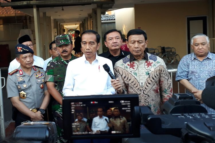Presiden Jokowi di RS Bhayangkara Polda Jatim