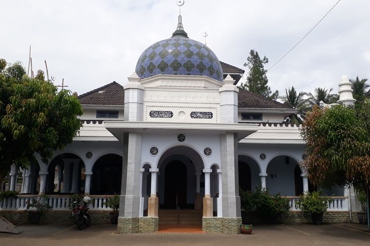 Masjid Fathul Bari Desa Karangsuko Kecamatan Pagelaran Kabupaten Malang.
