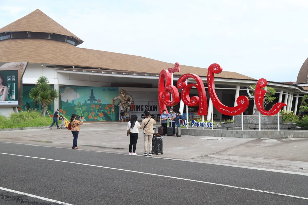 Bandara Internasional I Gusti Ngurah Rai Bali kembali beroperasi setalah ditutup selama 24 jam saat Hari Raya Nyepi. 