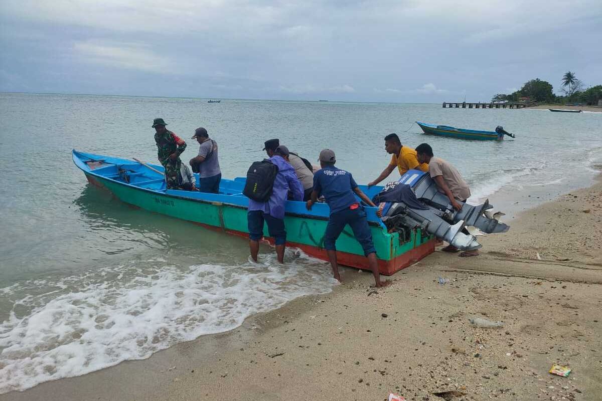 Tim SAR gabungan melakukan upaya pencarian terhadap delapan korban speedboat tenggelam di peraiaran laut Seram, Maluku pada hari ketiga pencarian, Sabtu (26/3/2022)