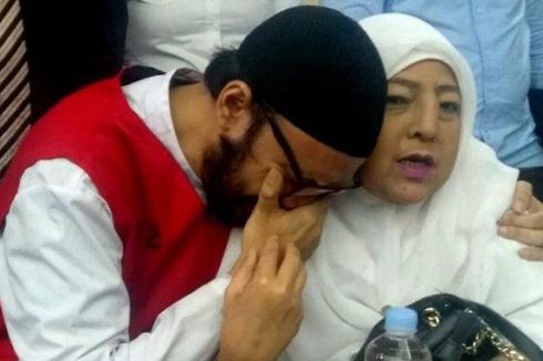 Menangis dan Peluk Ibu Saat Sidang, Sandy Tumiwa: Saya Kapok, Ma