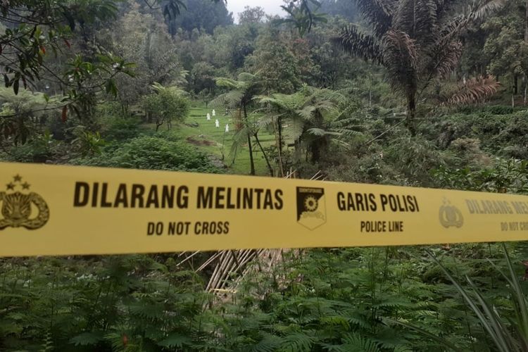 Garis polisi terpasang di area outbond Baturraden Adventure Forest (BAF), Baturraden, Kabupaten Banyumas, Jawa Tengah, Sabtu (29/5/2021).
