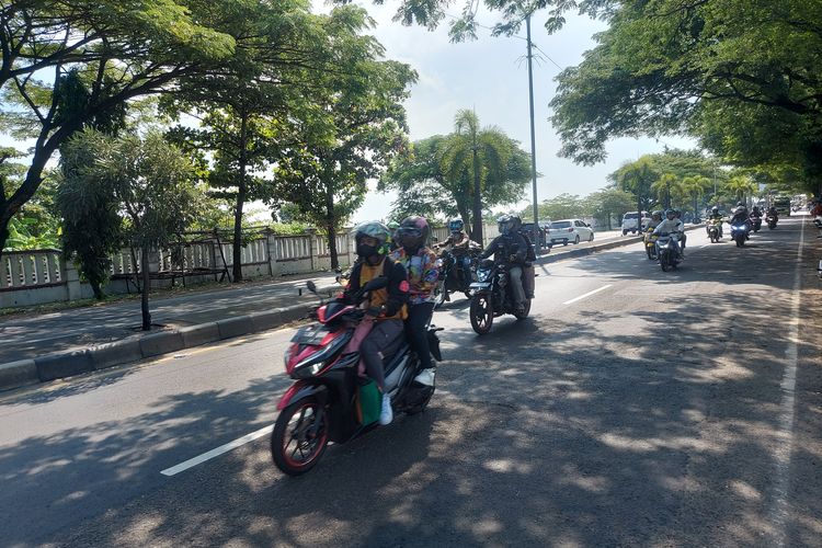 Arus lalu lintas pemudik di Cirebon, Jawa Barat, pada Minggu (07/04/2024) sekitar pukul 14.00 WIB.