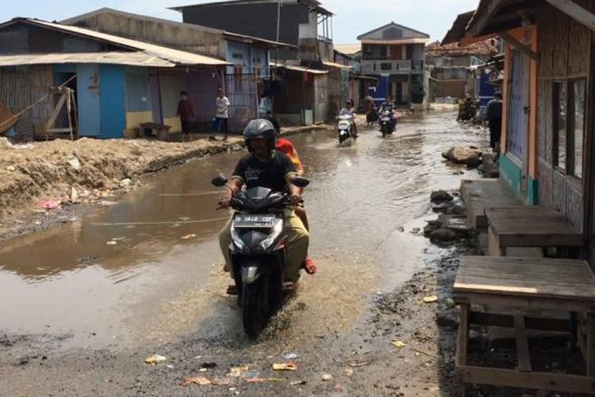 Genangan di kawasan Dadap Cheng In, Tangerang, Senin (27/2/2017).