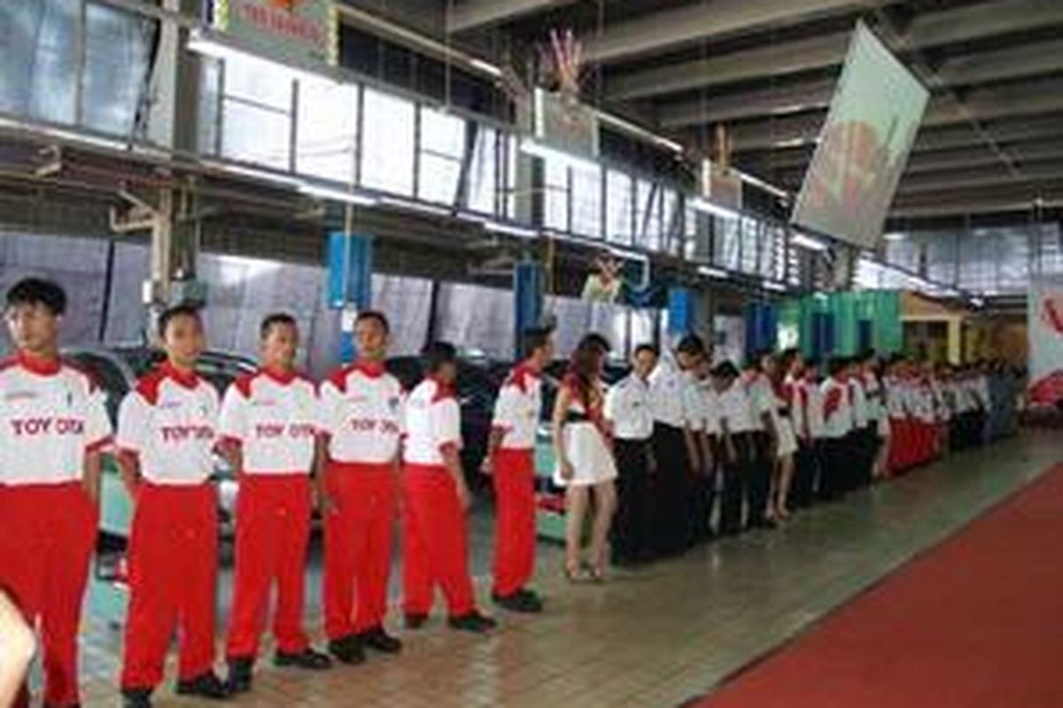 Seluruh peserta kontes saat pembukaan.