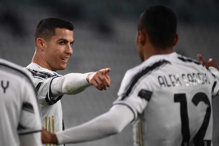 Megabintang Juventus, Cristiano Ronaldo, mencetak gol ke gawang Crotone pada lanjutan laga Liga Italia, Rabu 23 Februari 2021 dini hari WIB.