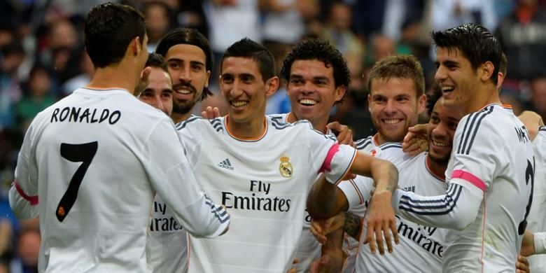 Pemain Real Madrid merayakan gol Angel Di Maria usai mencetak gol dalam pertandingan Liga BBVA melawan Malaga, Sabtu (19/10/2013). 