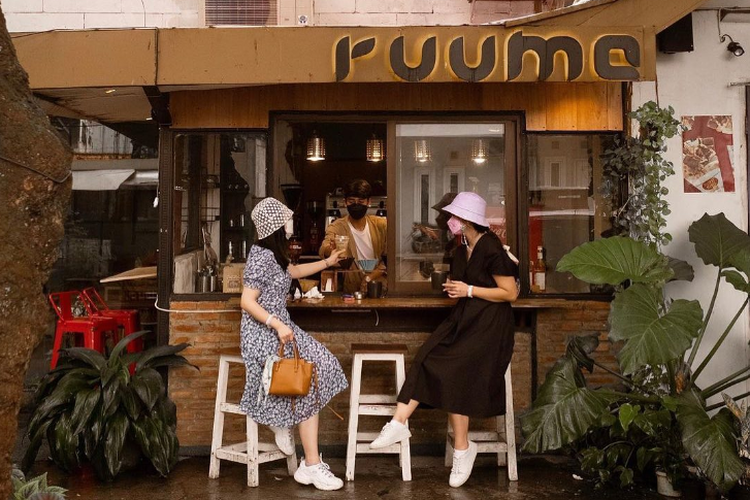 Tampilan luar Ruuma Kopi, salah satu kafe dekat Stasiun MRT Cipete yang bisa disinggahi.