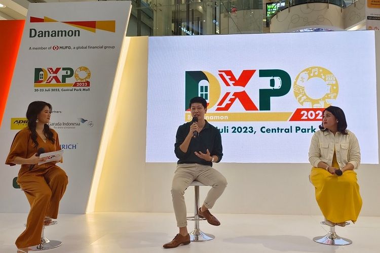 Kreator konten Agustinus Michel (tengah) saat menjadi pembicara di acara DXPO Danamon di Central Park Mall, Jakarta, Sabtu (22/7/ 2023). 