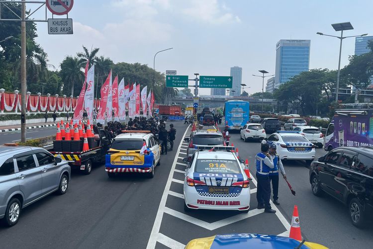 Jasa Marga menutup akses keluar Tol Dalkot di depan DPR/MPR