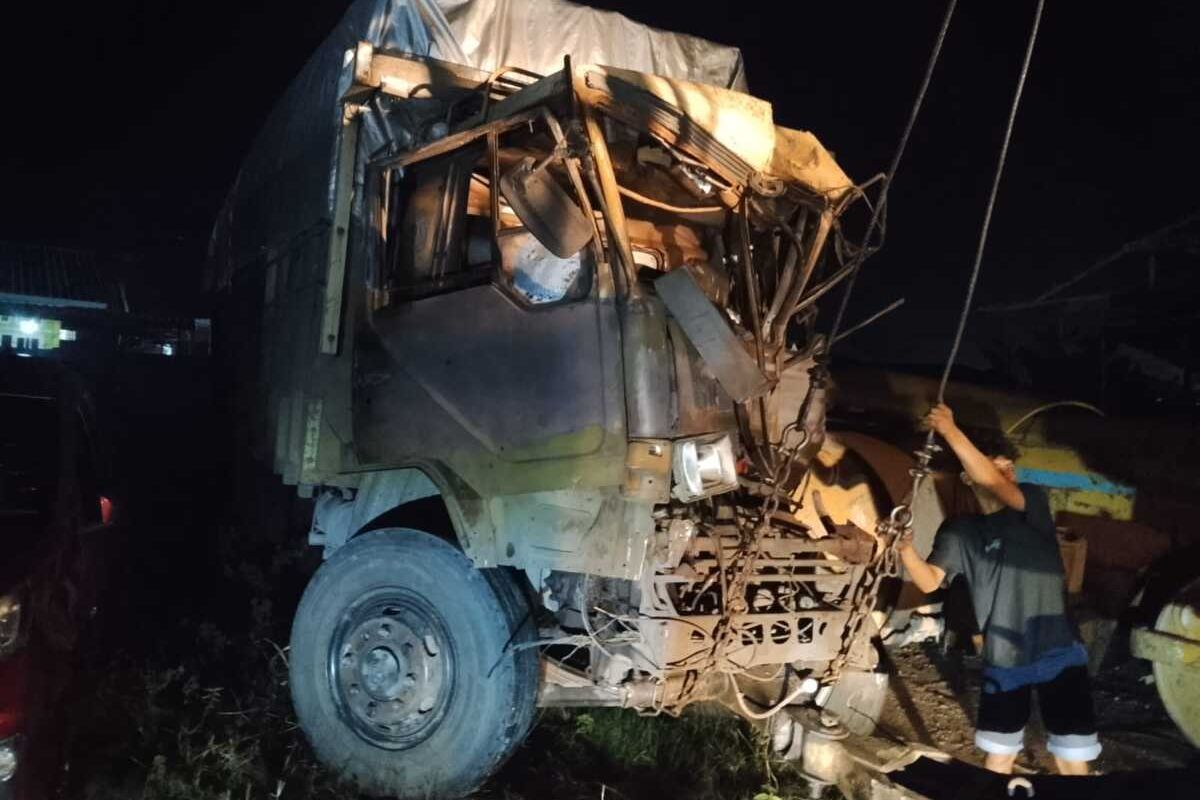 Foto: Truk BK 8835 WP pasca peristiwa kecelakaan di Jalan Umum KM. 8-8,5, Simpang Jalan Gotong royong, Kelurahan Sinaksak, Tapian Dolok, Simalungun, Sumatera Utara, Sabtu (7/2//2026). Dokumentasi: Polres Simalungun.
