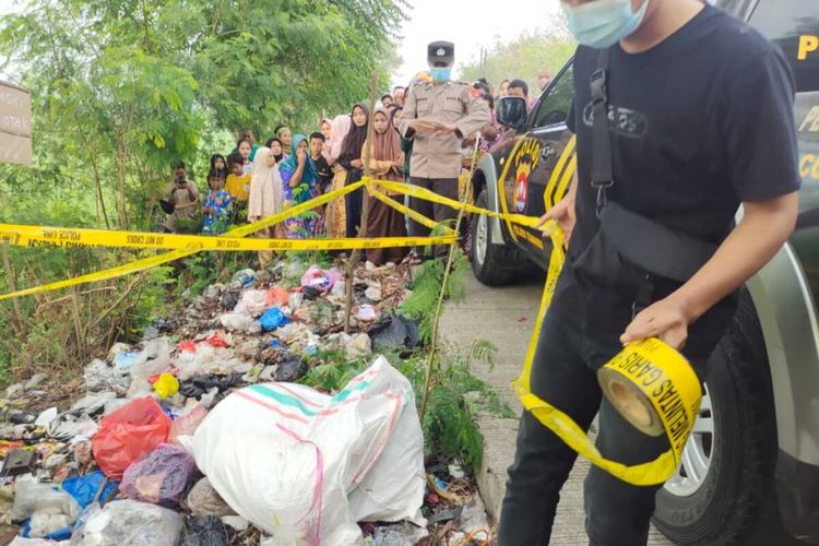 Sesosok mayat dalam karung ditemukan di Kampung Jonjing, Desa Cerukcum, Kecamatan Tanara, Kabupaten Serang, Banten pada Sabtu (30/7/2022) pagi.