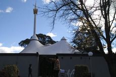 Berkunjung ke Masjid Terbesar di Ibu Kota Australia yang Dibangun Indonesia