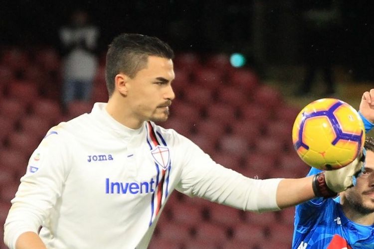 Kiper Sampdoria, Emil Audero Mulyadi, bereaksi setelah gelandang Napoli, Simone Verdi (kanan) mencetak gol ke gawangnya pada laga Liga Italia Napoli vs Sampdoria pada 2 Februari 2019 di Stadion San Paolo.