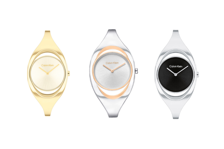 Jam tangan Calvin Klein Elated tersedia dalam tiga pilihan warna dan dua ukuran, yakni S/M dan M/L.