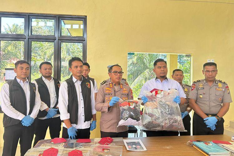 Polisi Tangkap 2 Pelaku yang Memeras Kepala Sekolah di Mukomuko dengan Dalih Dana BOS