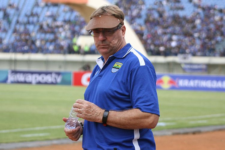 Pelatih Persib Bandung, Robert Rene Alberts. 