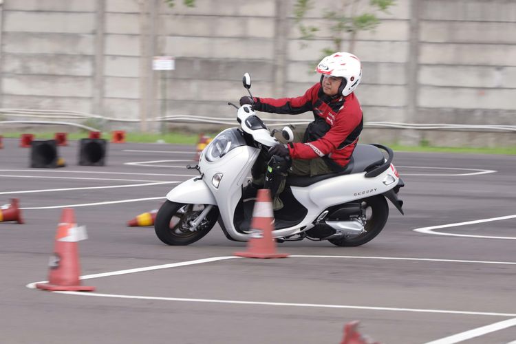 Test ride Honda Scoopy model baru