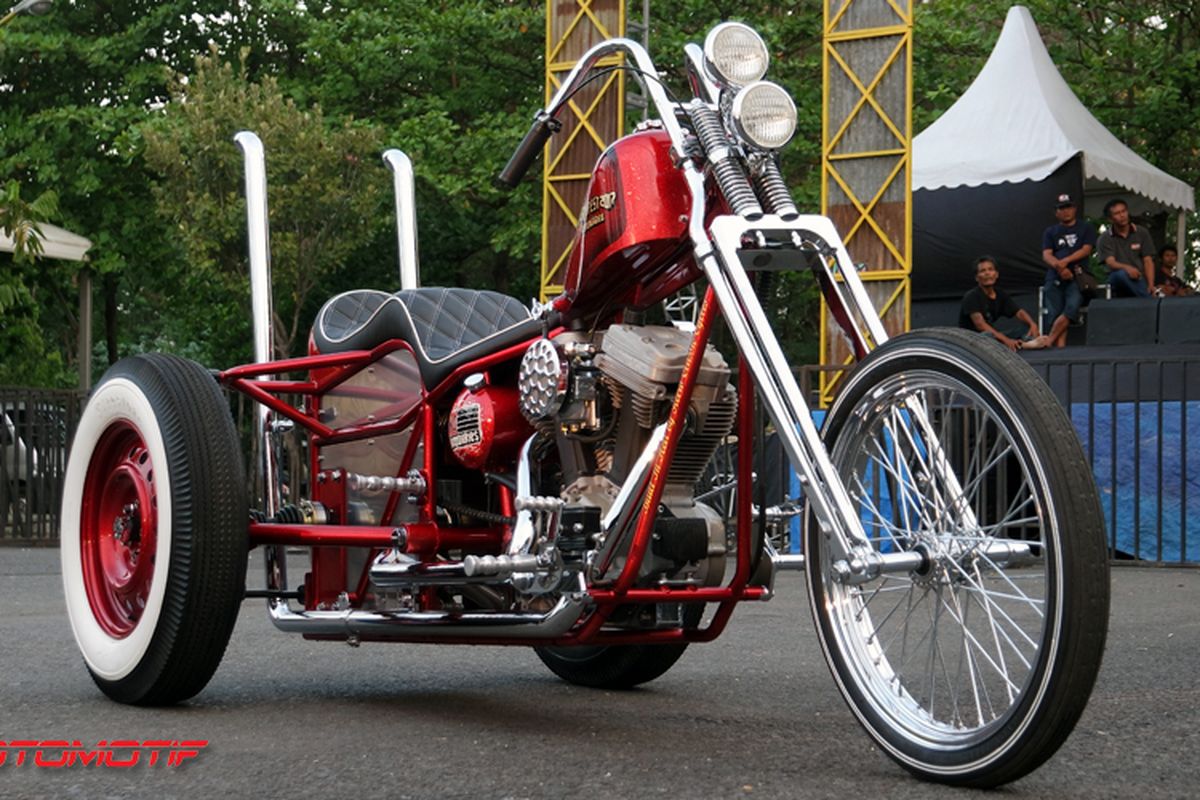 Sepeda motor roda tiga alias trike kustom bernama Ojo Dumeh yang dijadikan hadiah buat pemenang undian tiket Kustomfest 2017.