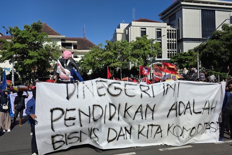 Tuntutan Buruh Perempuan di Semarang: Perbanyak Daycare