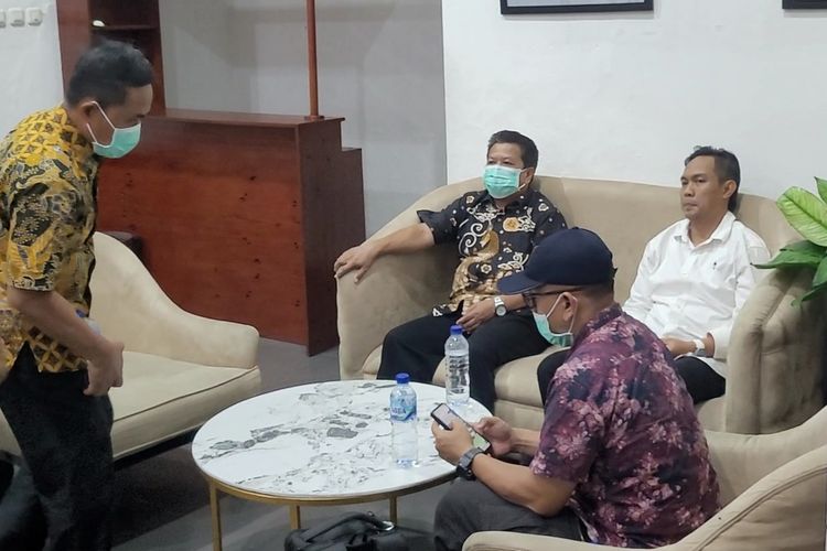 KPK Geledah Rumah Sekda Cilacap, Benda yang Diduga Brankas Ternyata Oven