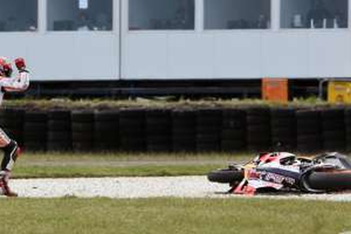 Marc Marquez (Repsol Honda) juara dunia MotoGP 2016, terjatuh di lap ke-10 saat balapan di GP Australia, Minggu (23/10/2016).