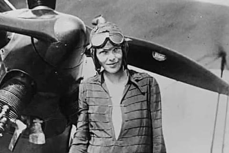 Amelia Earhart dan navigatornya, Fred Noonan, menghilang saat terbang di atas Pasifik pada 2 Juli 1937.